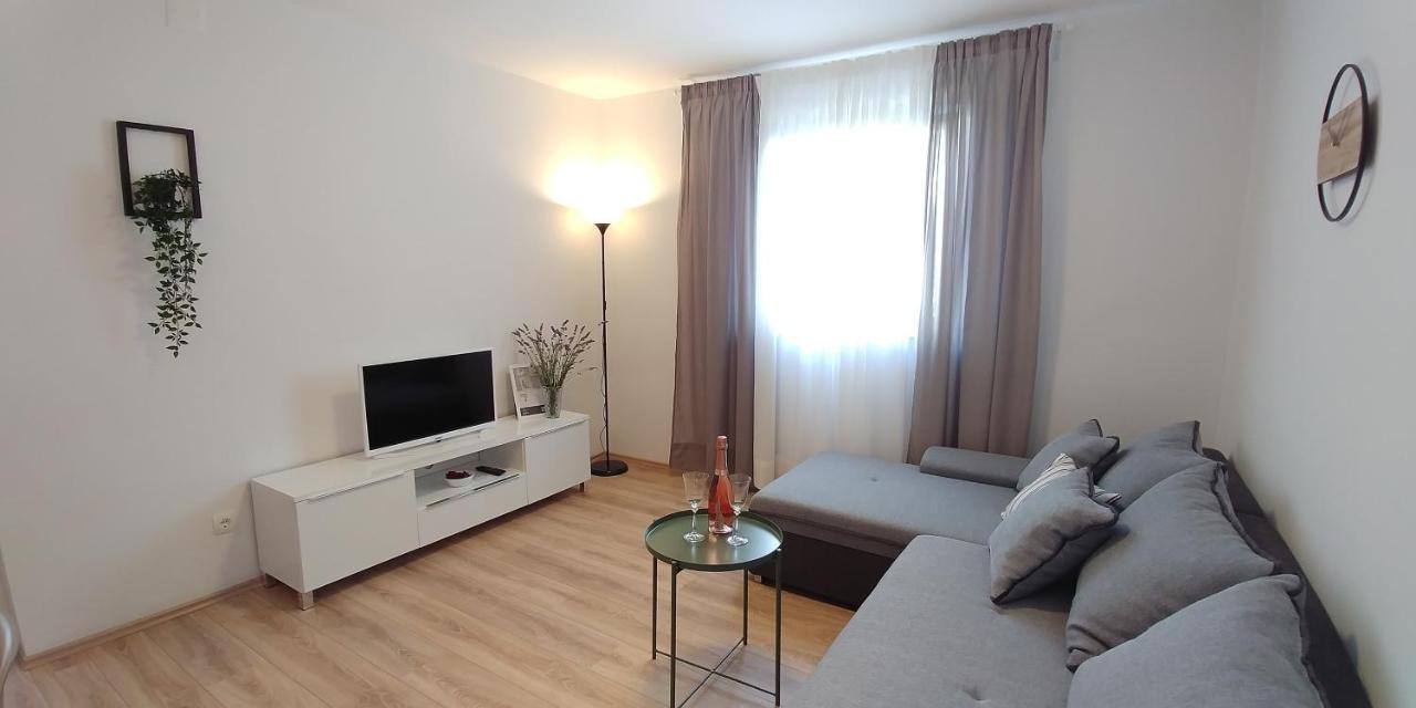 Apartments And Rooms With Parking Space Njivice, Krk - 17010 ภายนอก รูปภาพ